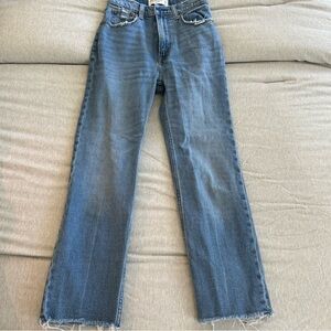 Abercrombie Ultra High Rise Ankle Straight • 24/00 Short